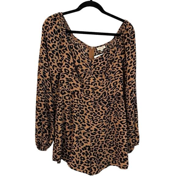 Main Strip‎ Animal Print Romper lined shorts, pockets, zip back, long sleeve - Picture 1 of 4